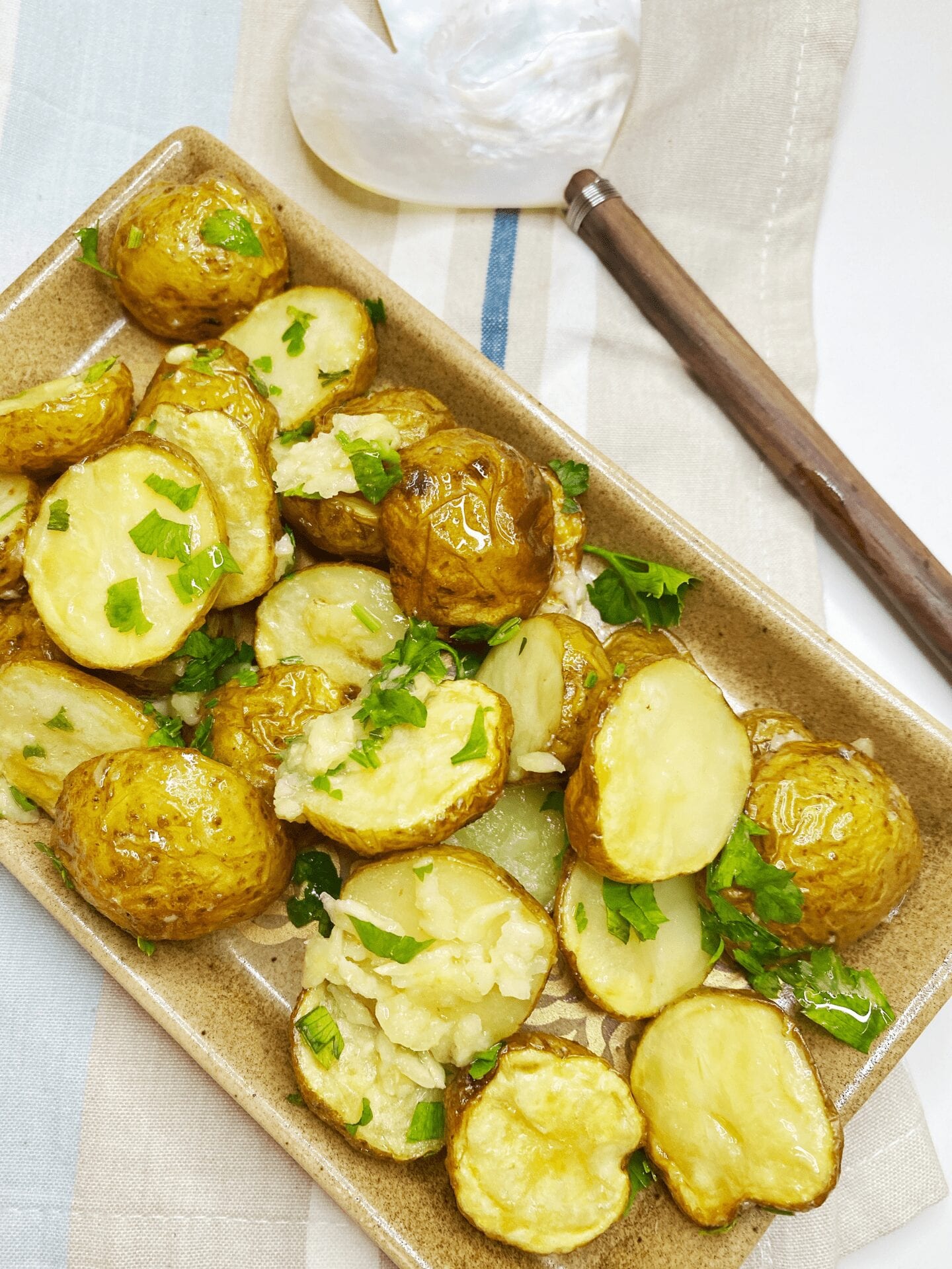 Garlic Butter Potatoes - Binnys Easy Recipes